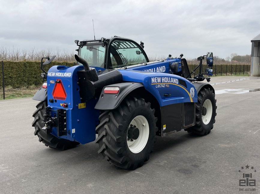 2017 New Holland LM7.42 Telehandler - Image 31