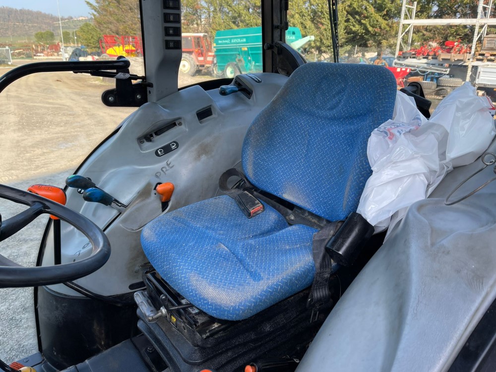 2013 New Holland T 4060 F - Image 9