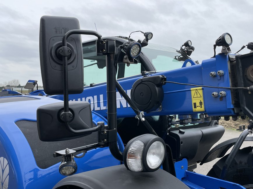 2017 New Holland LM7.42 Telehandler - Image 28