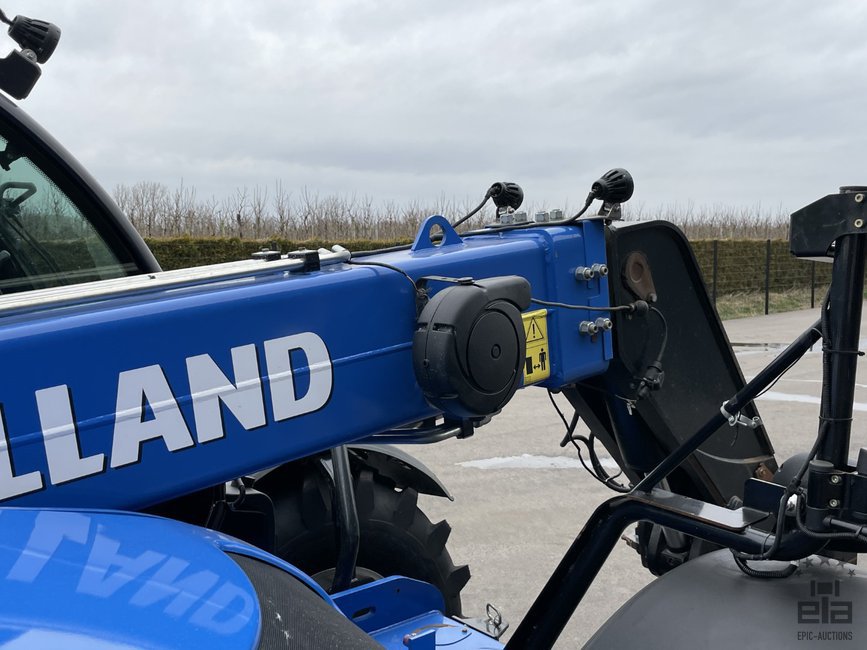 2017 New Holland LM7.42 Telehandler - Image 26