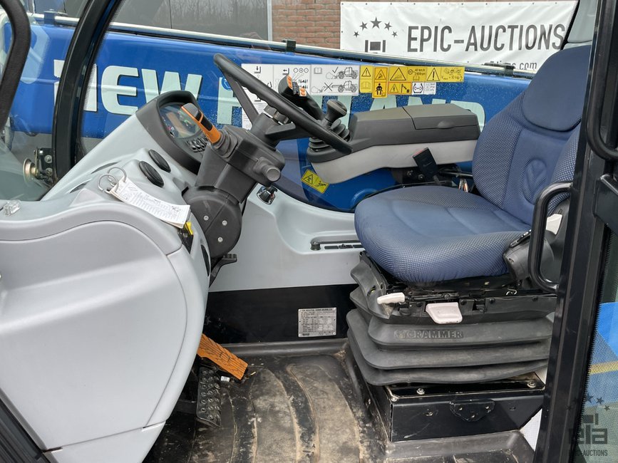 2017 New Holland LM7.42 Telehandler - Image 25