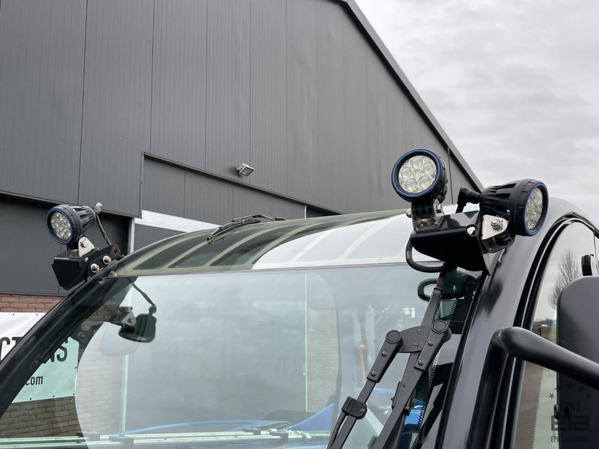 2017 New Holland LM7.42 Telehandler - Image 17