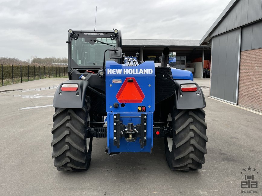 2017 New Holland LM7.42 Telehandler - Image 16