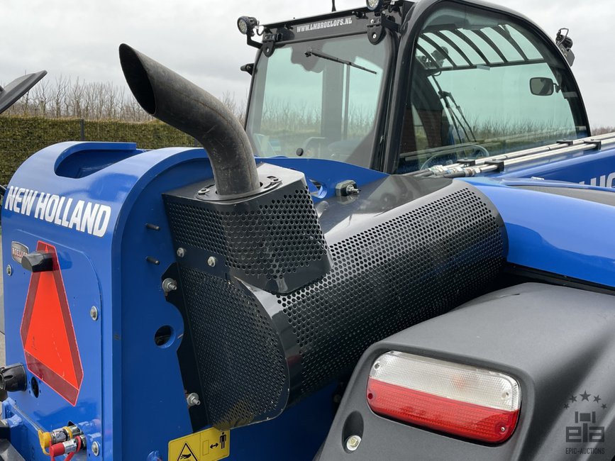 2017 New Holland LM7.42 Telehandler - Image 11