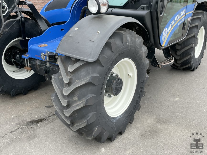 2017 New Holland LM7.42 Telehandler - Image 35