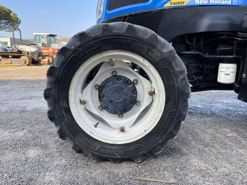 2013 New Holland T 4060 F - Image 8