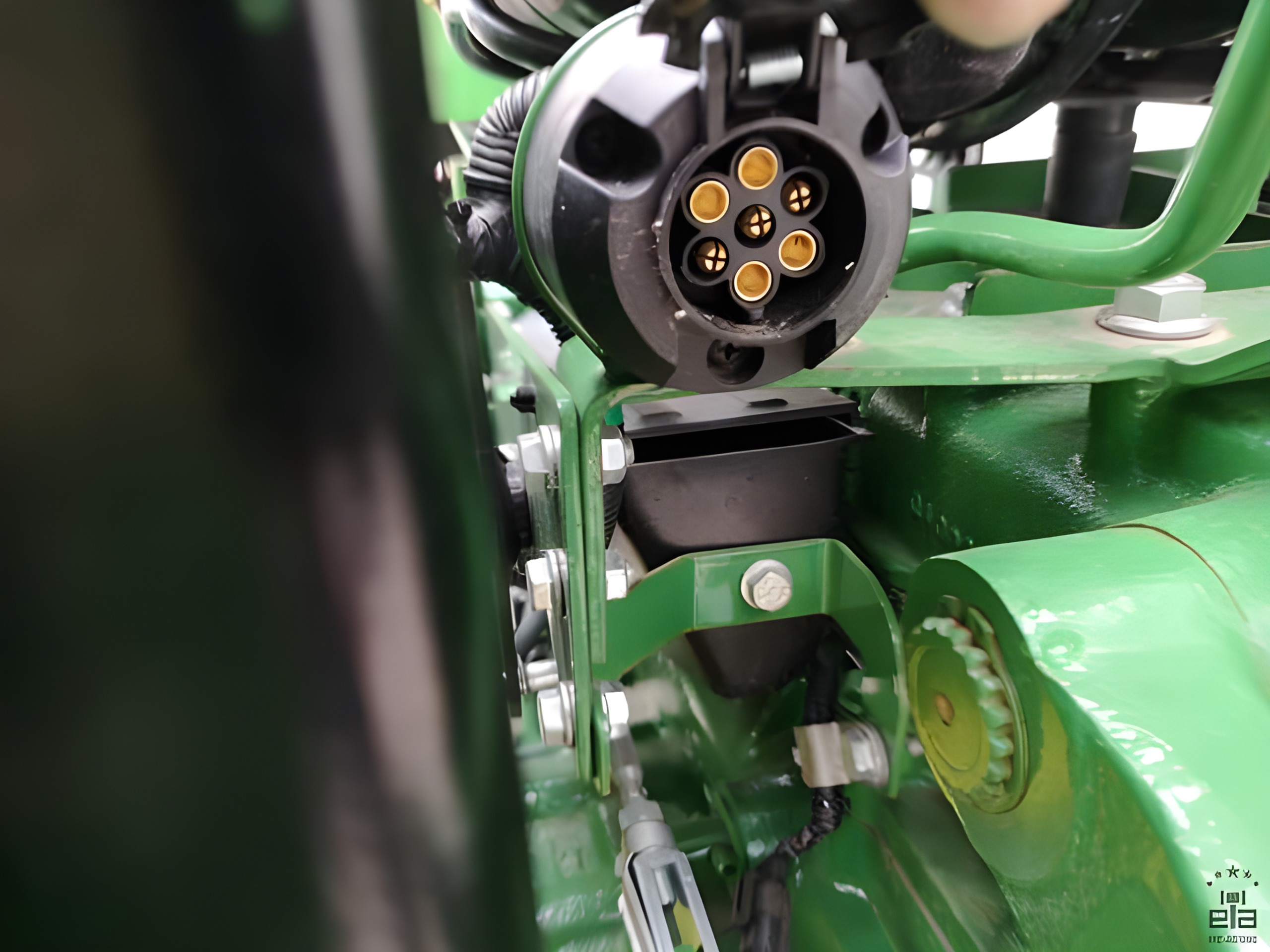 2021 John Deere 3028EN - Image 18