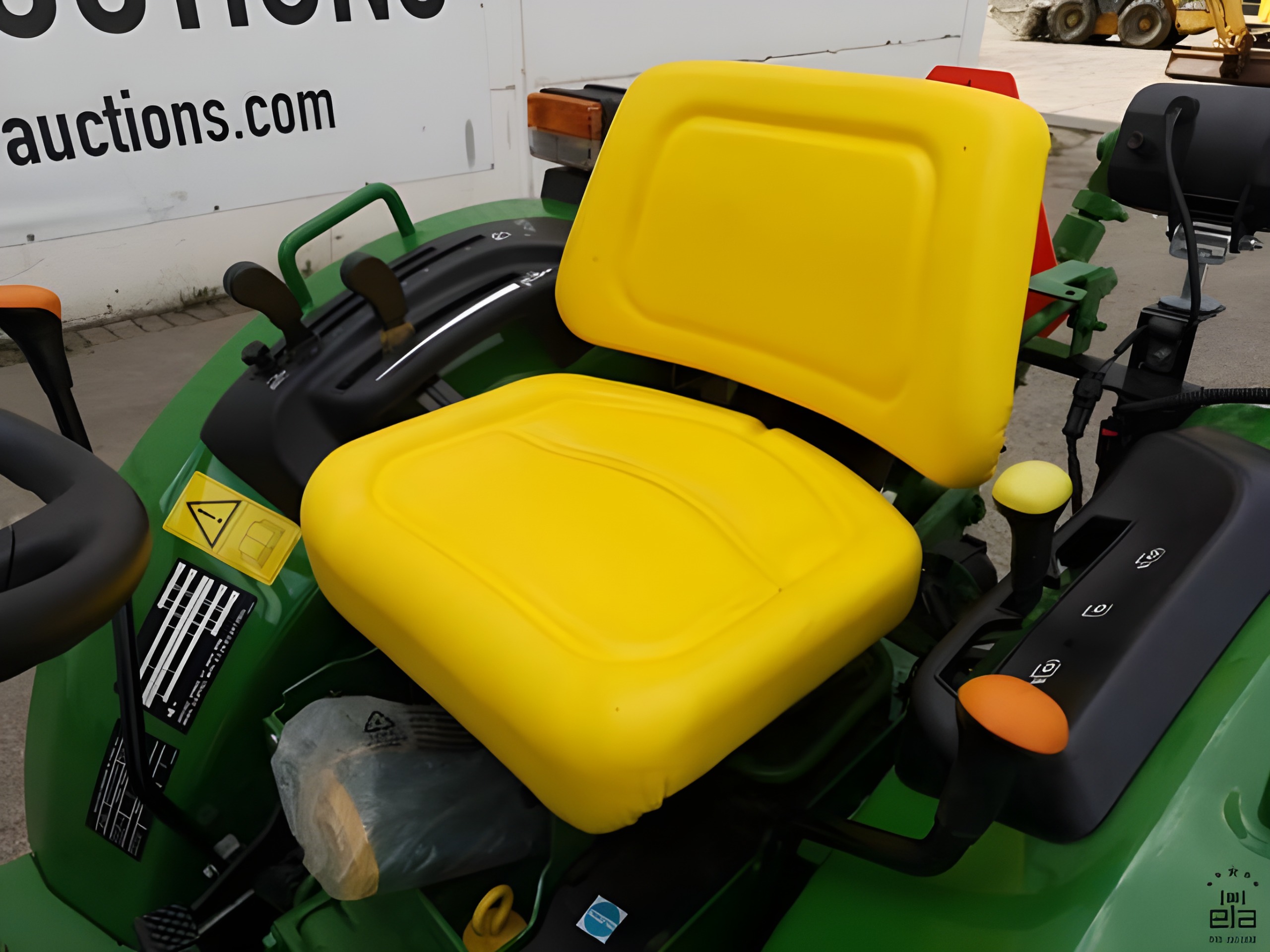 2021 John Deere 3028EN - Image 12