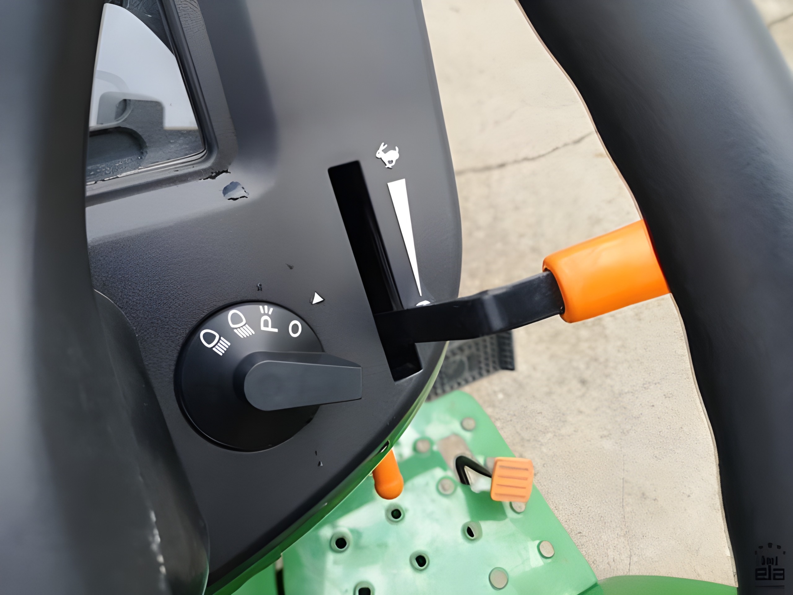 2021 John Deere 3028EN - Image 26