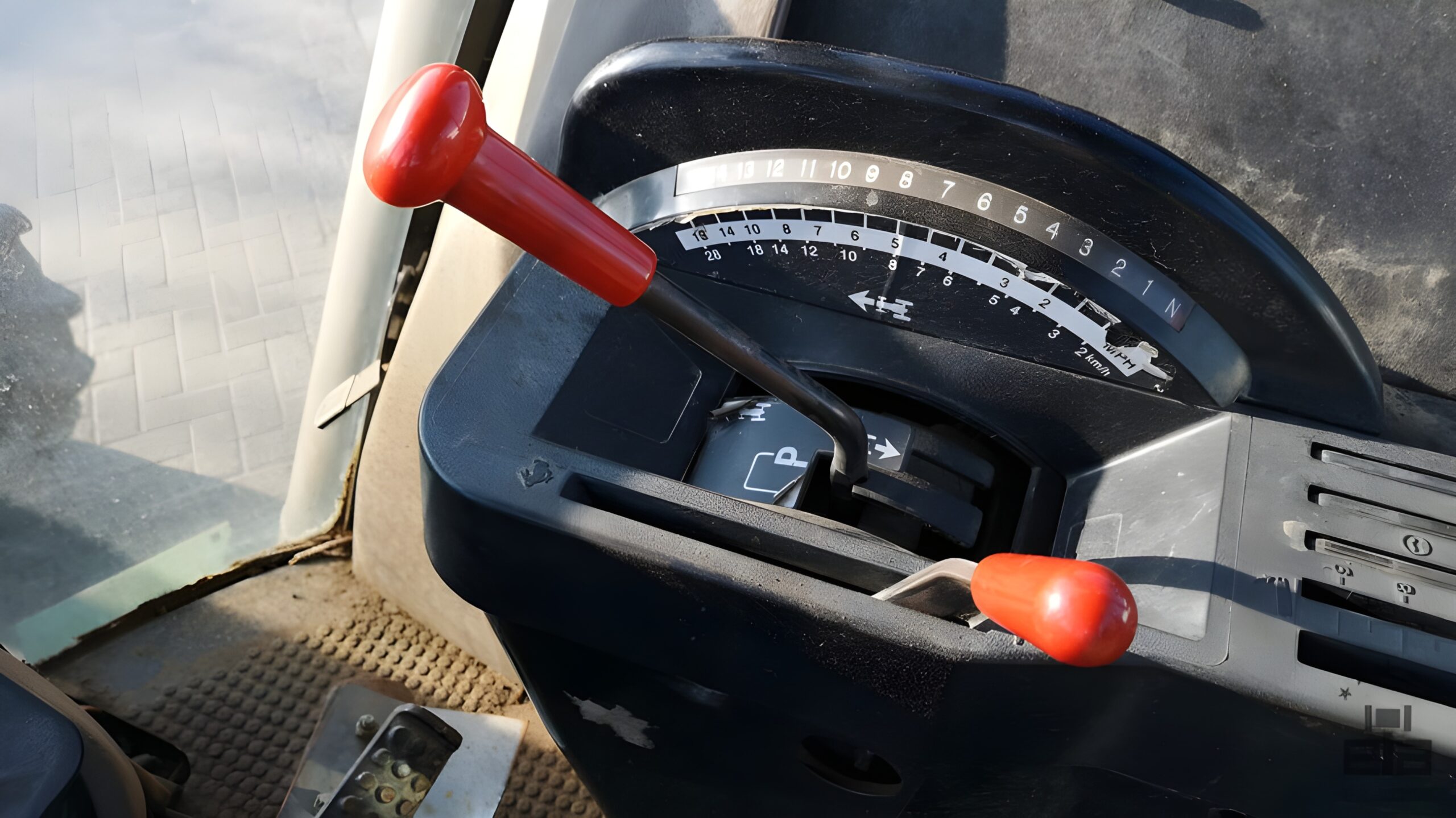 2010 John Deere 4755 Tractor - Image 4