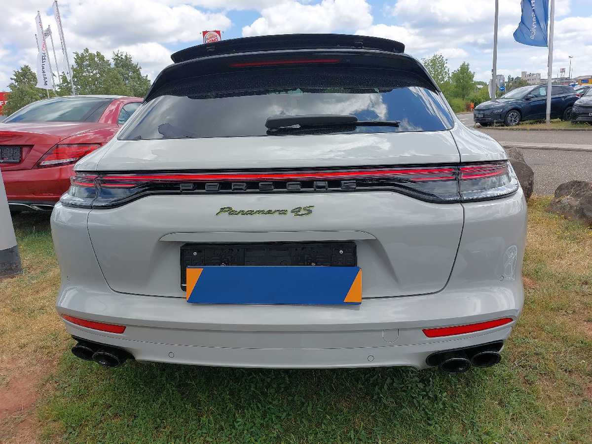 2021 Porsche Panamera Sport Turismo 4S E-Hybrid - Image 4