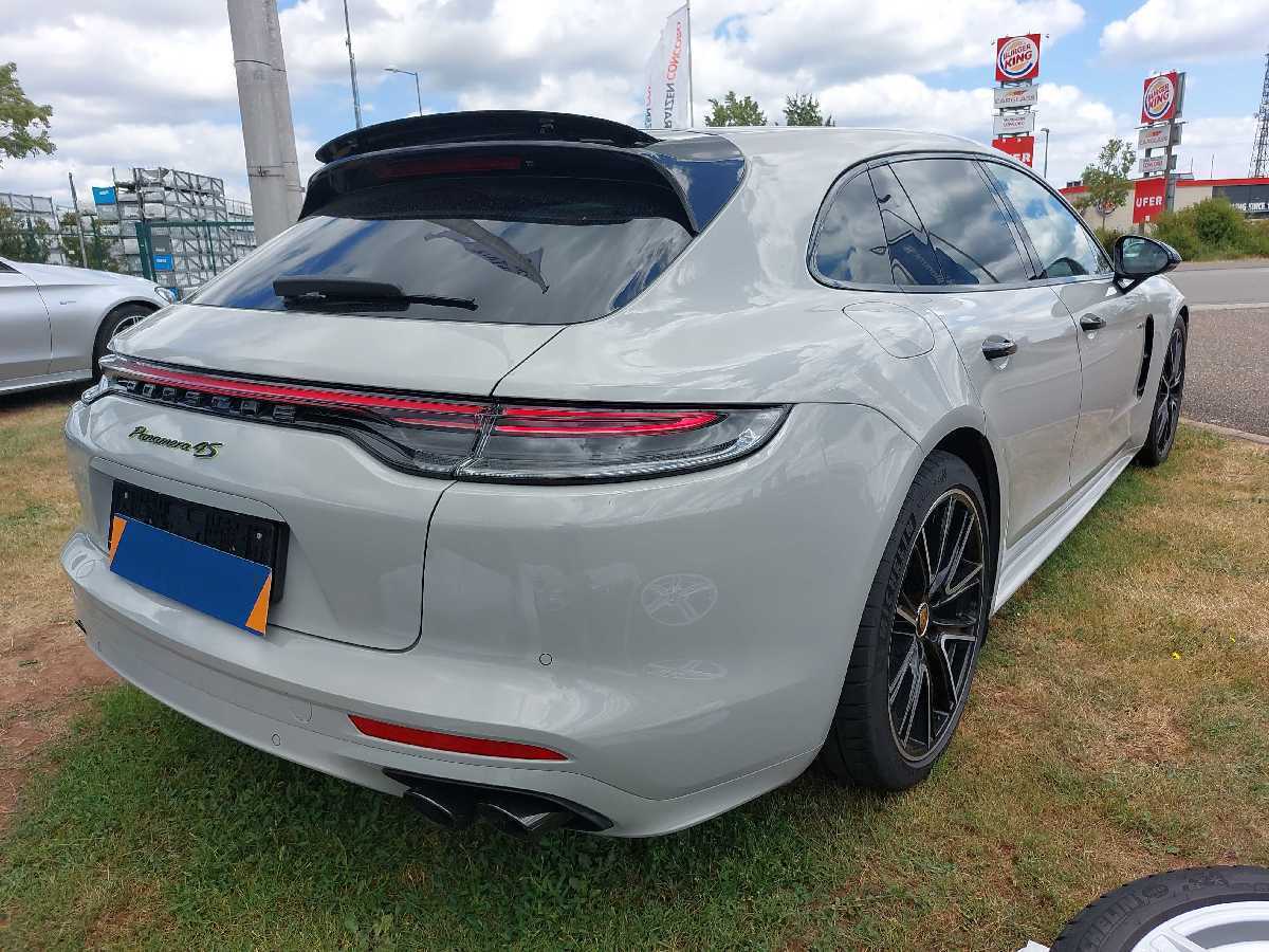 2021 Porsche Panamera Sport Turismo 4S E-Hybrid - Image 3