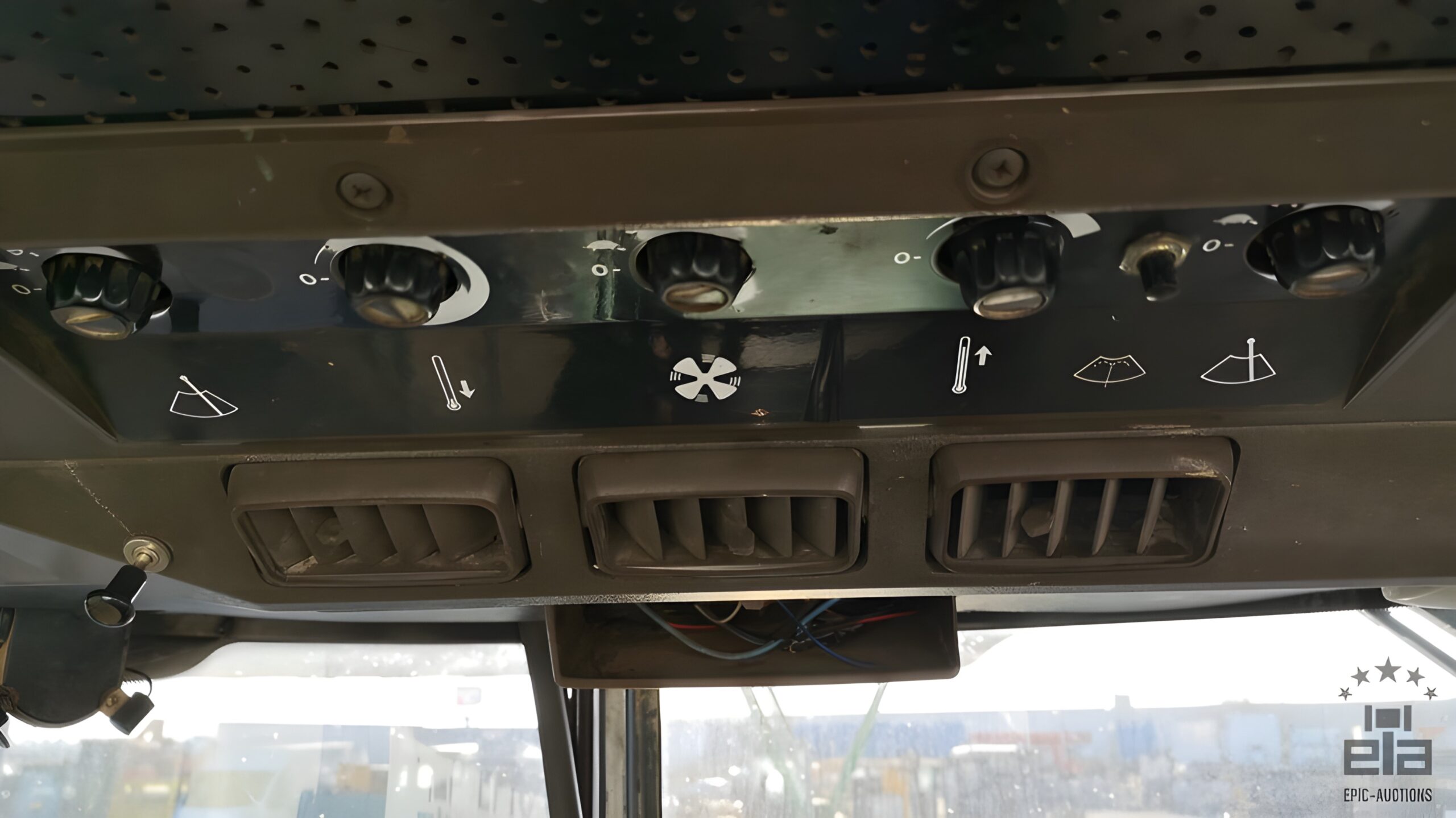 2010 John Deere 4755 Tractor - Image 9