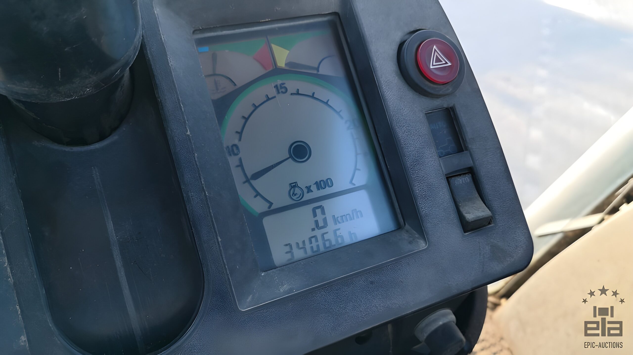 2010 John Deere 4755 Tractor - Image 23