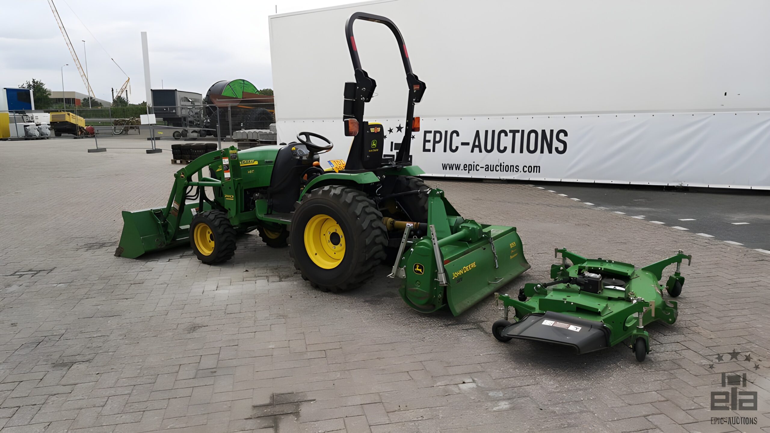 2012 John Deere 2520 Tractor With Cutter And Mower - Image 3