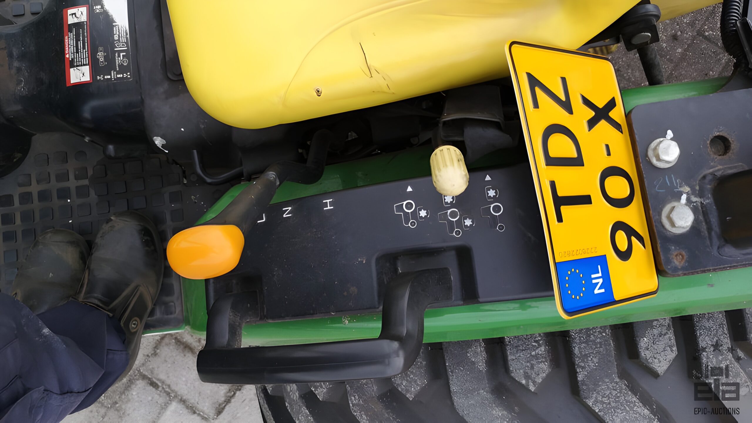 2012 John Deere 2520 Tractor With Cutter And Mower - Image 36