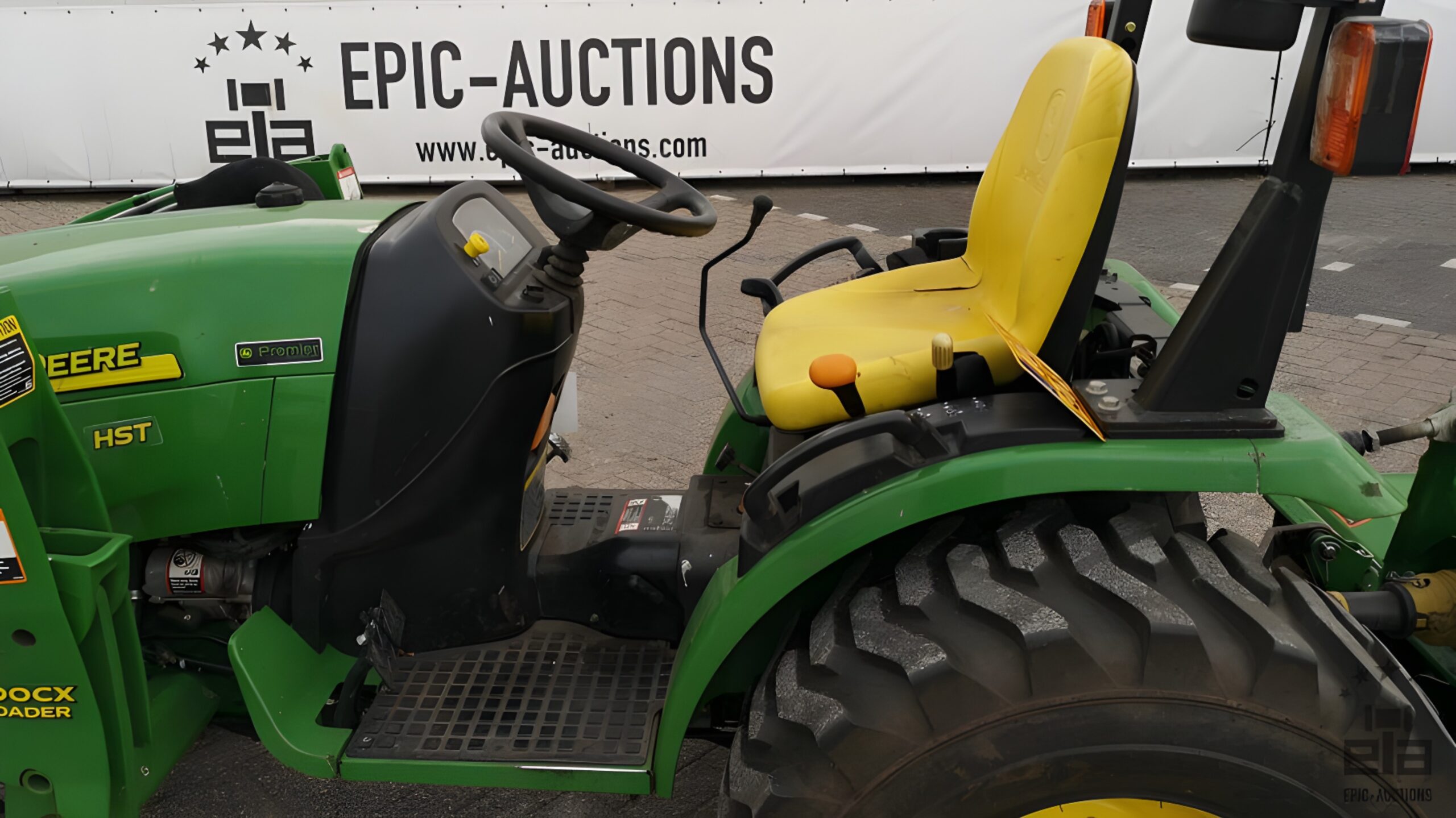 2012 John Deere 2520 Tractor With Cutter And Mower - Image 40