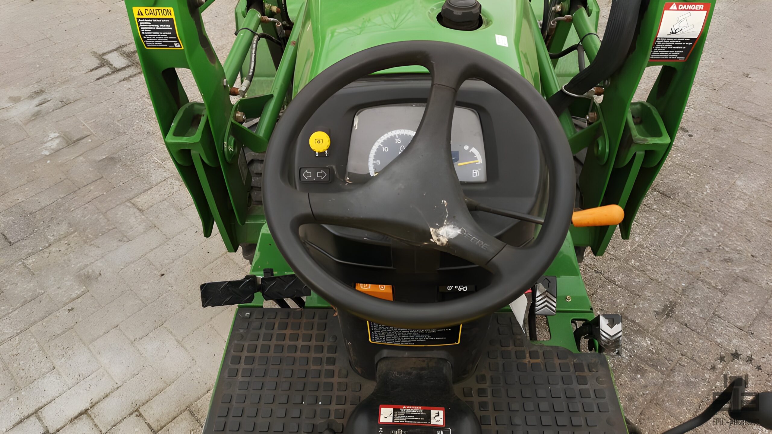 2012 John Deere 2520 Tractor With Cutter And Mower - Image 9